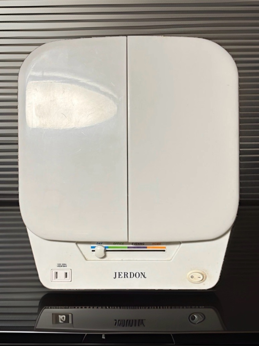 Vintage Jerdon Euro Tri-Fold Lighted
Vanity Makeup Mirror 5x magnify 4
Settings